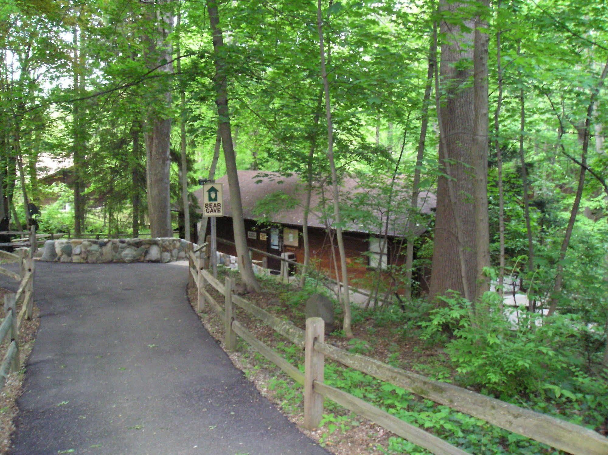 Bear Cave Rv Campground Buchanan Экстерьер фото